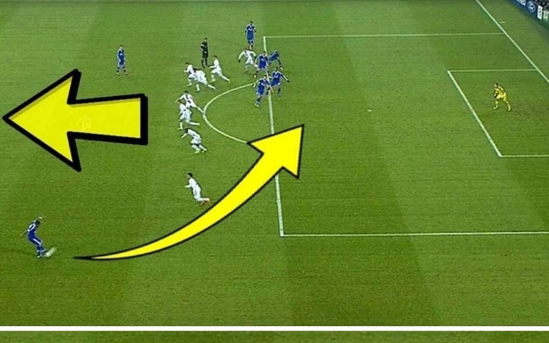 Cách đội tấn công phá bẫy Việt Vị