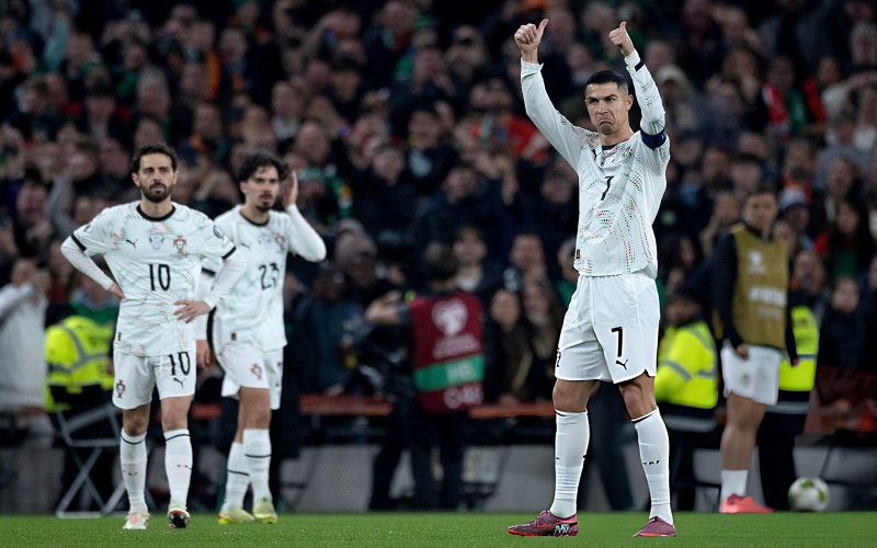 FIFA giảm án thẻ đỏ Ronaldo